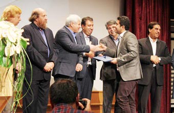 خلیل حق شناس راهنمای برتر محوطه تاریخی کشور در سال 1396 معرفی شد