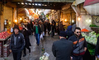 کشکمکش بر سر قدرت خرید گلستانیها/ قوانلو : قدرت خرید مردم بیشتر شده / مهر : رکود در بازار حاکم است و قدرت خرید مردم کاهش یافته