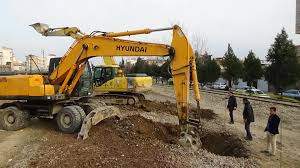 حدود دوسال از تاریخ کلنگ زنی این پروژه گذشت عمر دولت هم تمام شد/چشم مردم به دست مدیران دولت اینده است تا این طرح احداث شود