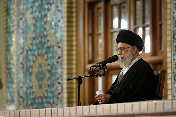 هر کسی با نتیجه آرای ملت در بیفتد، در مقابلش می‌ایستم/ واردات کالاهایی که در داخل تولید می‌شود باید حرام شرعی و قانونی شناخته شود/ عمده معاملات تجاری با ۵ تا ۶ کشور خطاست