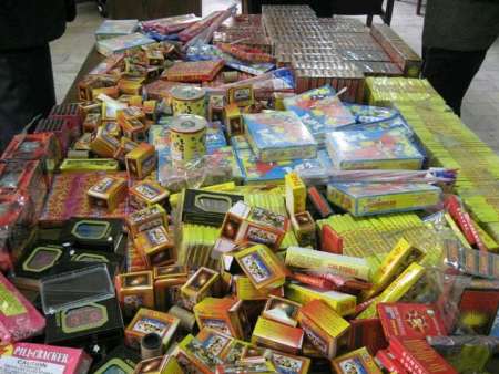 کشف بیش از 61 هزار عدد مواد محترقه در گرگان