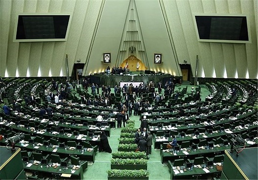 حامیان آخوندی در مجلس وظیفه نمایندگی خود را قربانی سیاسیکاری کردهاند