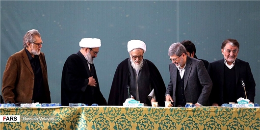 تجمع بی‌سابقه 3000 نفری نیروهای انقلاب/ ۱۰ نامزد برتر از لیست ۲۷ نفره انتخاب می‌شوند/انتخابات آینده؛ ایستگاه اول حرکت جبهه/تصویب پیش‌نویس مرامنامه