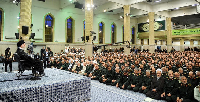 هیچ عاقلی نیروی دفاعی را کنار نمی گذارد؛ تنها عامل رفع تهدید اقتدار نظامی است/ باز کردن راه مذاکره با امریکا نه تنها زمینه‌ساز نفوذ بلکه مانع پیشرفت کشور است 