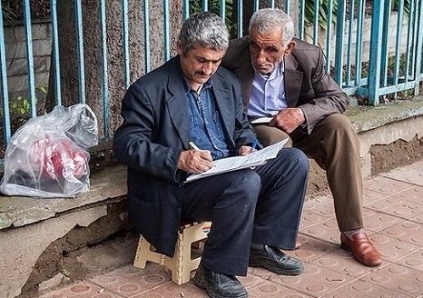 یک روز در ساختمان پلاک 6 پاستور با قصه‌هایی پر غصه/ اینجا هم برای «برجام» نامه می‌نویسند 