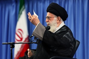  رهبر انقلاب: استفاده شخصی از امکانات عمومی و حکومتی ممنوع است / تمسک به ولایت امیرالمومنین (علیه السلام) باید در عمل خود را نشان دهد / عکس دیدار اقشار مختلف مردم