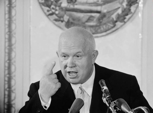 طبقه اشراف زدگان جدید تهرانی به دنبال «خروشچف» در ایران 