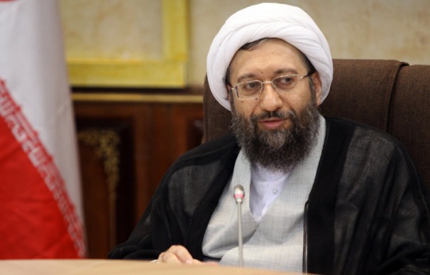 آیت الله آملی لاریجانی : ارتحال آیت الله هاشمی بیدار باش برای همه ما است/ مردم و روحانیت نسبت به جدایی از یکدیگر هوشیار باشند/ توصیه کری درباره تشدید تحریمهای ایران نشان دهنده بازگشت آمریکا به نقطه اول است