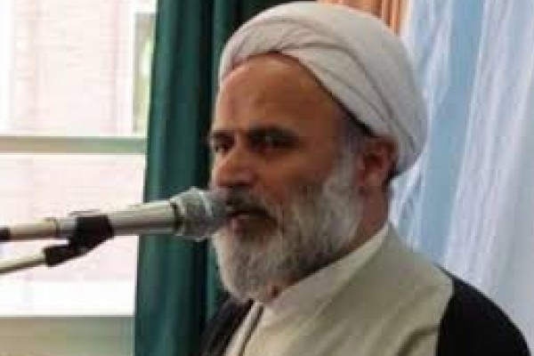 دشمن با دستمایه قرار دادن تاریخ ممالک اسلامی، قصد دارد آن را مقابل اسلام قرار دهد