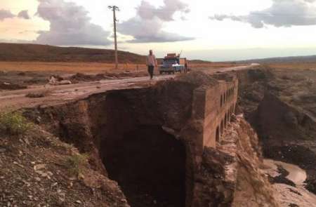 بارندگی شدید به محورهای ارتباطی چند روستای مراوه تپه خسارت واردکرد