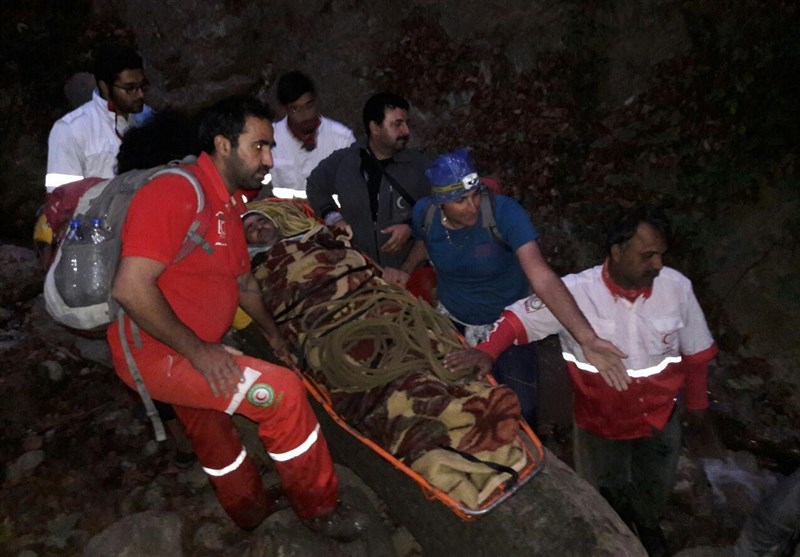  با تلاش نیروهای امدادی هلال احمر یک دره‌نورد در ارتفاعات توسکستان گرگان نجات یافت+تصاویر 