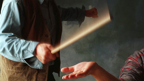 علت تنبیه بدنی 5 دانش آموز گلستانی/ آیا برای اعتقادات دانش آموزان باید کتک خورد !! 