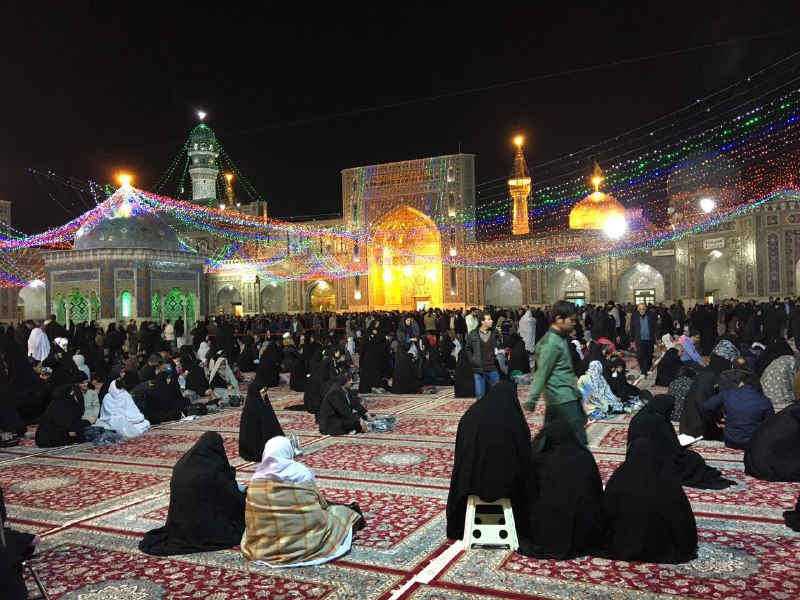 تصویر: چراغانی حرم مطهر رضوی در شب سال نو