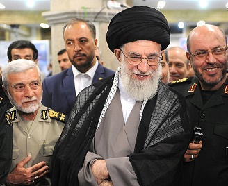 تصویر/ بازدید رهبر انقلاب از نمایشگاه دستاوردهای وزارت دفاع 
