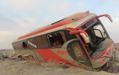 واژگونی اتوبوس راهیان نور/ انتقال 20 مصدوم اتوبوس راهیان نور به بیمارستان های شیراز
