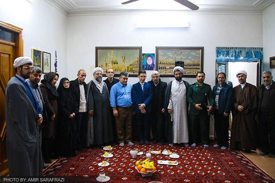 دیدارحاج صادق آهنگران و امام جمعه و فرمانده سپاه بندرترکمن با خانواده نازقلیچی از شهدای منا