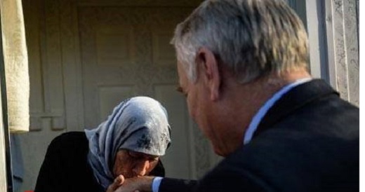 عکس جنجالی وزیر امورخارجه فرانسه با زن پناهنده سوری! 