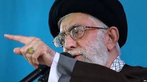 زمانی که پرزیدنت حسن روحانی از سوی مخالفانش با حملاتی مواجه می‌شود، آیت‌الله خامنه‌ای تقریبا همیشه از او حمایت می‌کند.