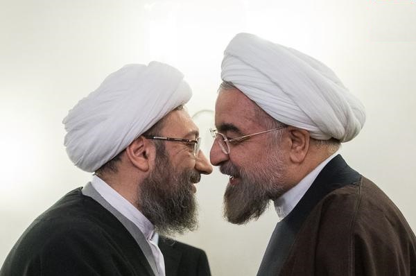 پاسخ شیخ صادق لاریجانی به ژست رسانه ای رییس جمهور/ وقتی روحانی قلم رسانه‌ها را شکست 