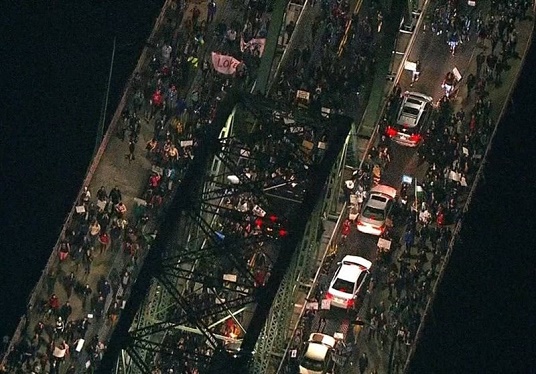 مرگ یک معترض در تظاهرات ضدترامپ در آمریکا