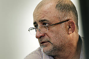 واکنش قاضی پور به خبر پناهندگی خانواده اش به اتریش