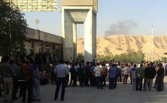 ادامه اعتراضات کارگران سیمان دشتستان/ توافقی حاصل نشد