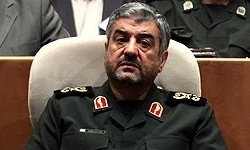 فرمانده سپاه از خدمات 12 ساله سرلشکر صالحی در فرماندهی ارتش تقدیر کرد