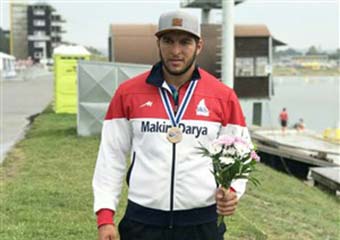 قایقران گلستانی تاریخ ساز شد/ مجللی مدال جهانی‌اش را به شهید حججی تقدیم کرد