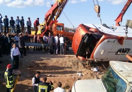 بررسی ۲ ابهام واژگونی اتوبوس دانش‌آموزان در مجلس 
