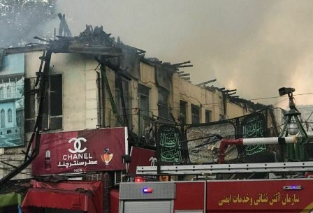 مهار آتش سوزی چند باب مغازه و تکیه قدیمی در چهارراه میدان گرگان