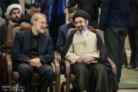 هم‌نشینی علی لاریجانی با فرزند مقام معظم رهبری 
