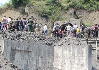 3‎ماه است حقوق نگرفته‎ایم/ مسئولین نسبت به اوضاع ما بی‎تفاوت هستند