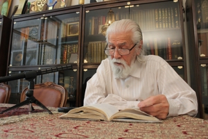 استاد حمید سبزواری شاعر پیشکسوت انقلاب درگذشت/ رهبر انقلاب:‌ وقتی جریان روشنفکر در مقابل انقلاب قرار گرفت حمید سبزواری در میدان بود