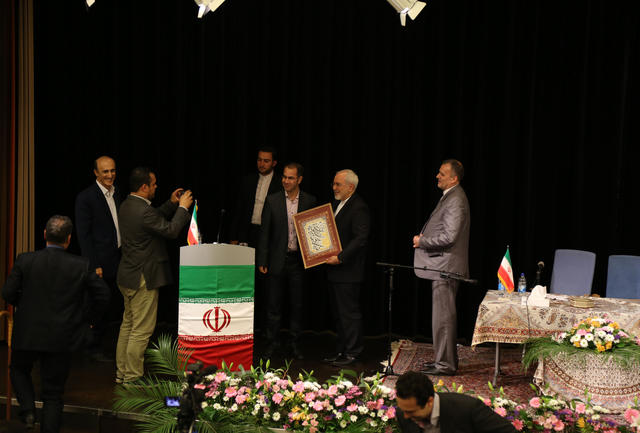 از شکسته نشدن پلمپ هسته‌ای بدست احمدی نژاد تا ابتکار انسانی رییس جمهوری لتونی 