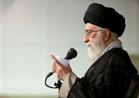 رهبر انقلاب: شرمندگی‌ام از اینکه جوانی بیکار با دست خالی خانه برود کمتر از خود او نیست 