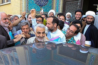 دولتی ها از جان حاج قلسم چه می خواهند؟/ موضع قاطعانه و انقلابی سردارسلیمانی باعث شد تیغِ تیزِ اعتدالی‌ها به سمت حاج‌قاسم بچرخد