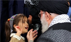 ماجرای گفتگوی جذاب دختر ۴ ساله شهید مدافع حرم با رهبر انقلاب
