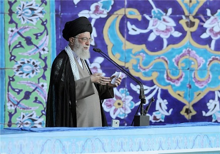 امام خامنه‌ای مصلی مشروح/ مسئله عزل و برکناری و بازگرداندن اموال به بیت‌المال باید در دستور کار مسئولان باشد/برداشت‌های نامشروعی از بیت المال، گناه و خیانت به آرمانهای انقلاب اسلامی است