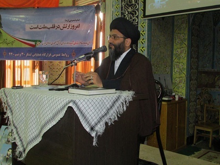 ده ها نفر از خواهران در حمایت از امام جمعه انقلابی بندرگز در مقابل دفتر وی تجمع کردند