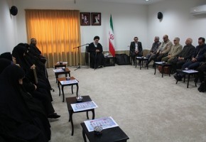 دیدار آیت الله نورمفیدی با خانواده شهدای قیام پنج آذر گرگان