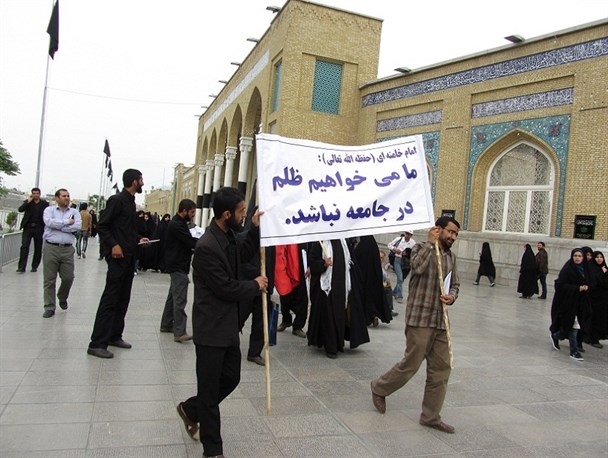 استخدامهای بی‌ضابطه وابستگان و تنظیم اسناد صوری/کسی که هدیه می‌دهد، از کجا می‌دهد؟ از جیب خودش؟ نه، از بیت‌المال. به چه مناسب؟! این هدیه چیست؟!