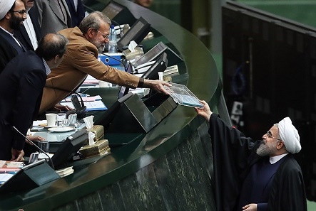 جزئیاتی از بودجه 96: شرایط خرید خدمت سربازی/ وضعیت پرداخت یارانه در سال آینده/ میزان افزایش قیمت بنزین