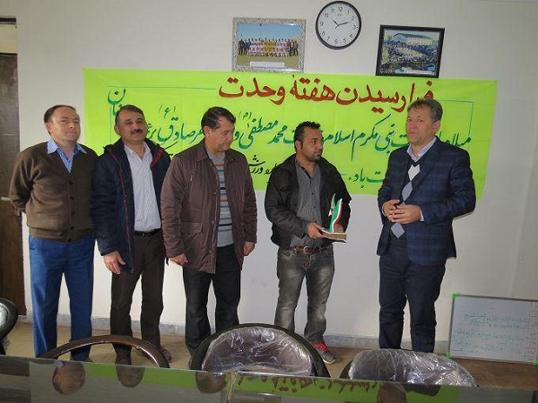 تجلیل از خانواده شهید آهنگری در بندرترکمن