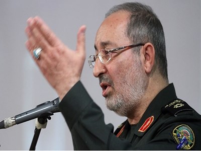 نباید کار مذاکره‌کنندگان هسته‌ای را با کار بزرگ شهیدان مقایسه کرد 