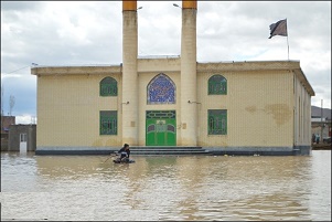  تصاویری از محاصره روستاهای میاندوآب در میان سیلاب