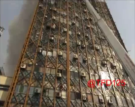دانلود فیلم ديده نشده از لحظه تلاش چند آتش نشان برای خروج از پلاسکو