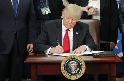 ترامپ به ریش روحانی، ظریف و عراقچی خندید/ کارنامه افتخارات ظریف درخشان تر شد!/ با فرمان اجرایی ترامپ ورود شهروندان ایران به آمریکا ممنوع شد