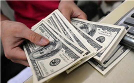 چرا مردم مقابل صرافی‌ها صف بستند؟ 