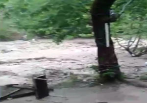  سیل تفرجگاه تنگه چهل چای شهر مینودشت را محاصره کرد + فیلم 