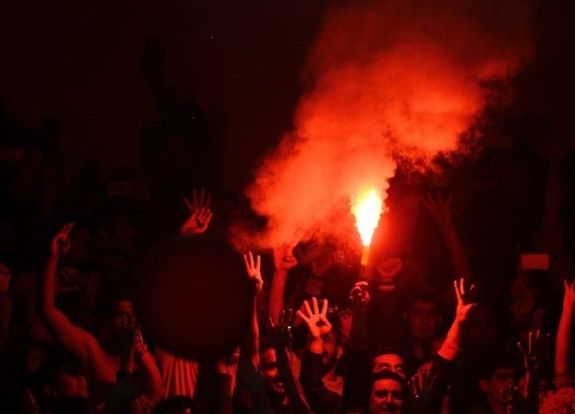 رقص پرسپولیسی ها با نماد بر باد رفته استقلالی ها+عکس